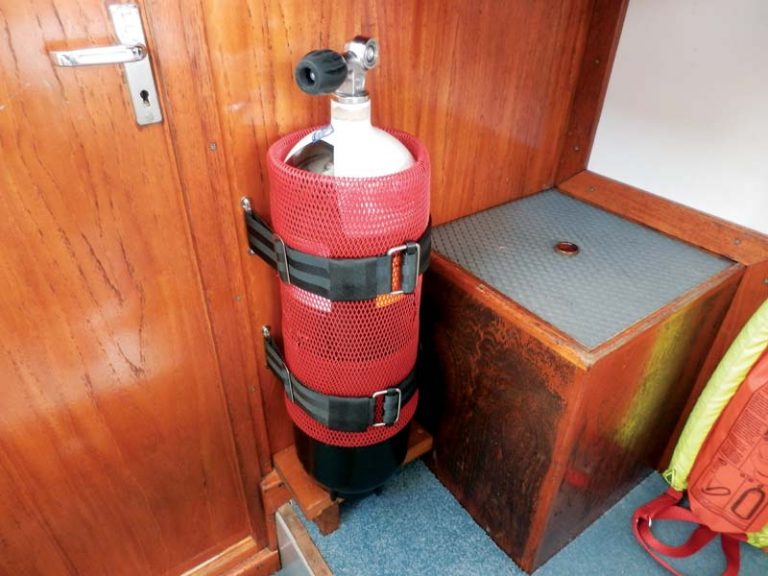 Boat maintenance advice, sailing and motor boats, practical advice PBO