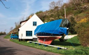 boat-over-winter-storage-garden-credit-alamy-bernhard-classen