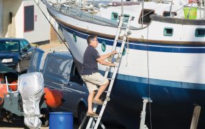 boat-viewing-tips-ashore-credit-Geoff-Smith-Alamy