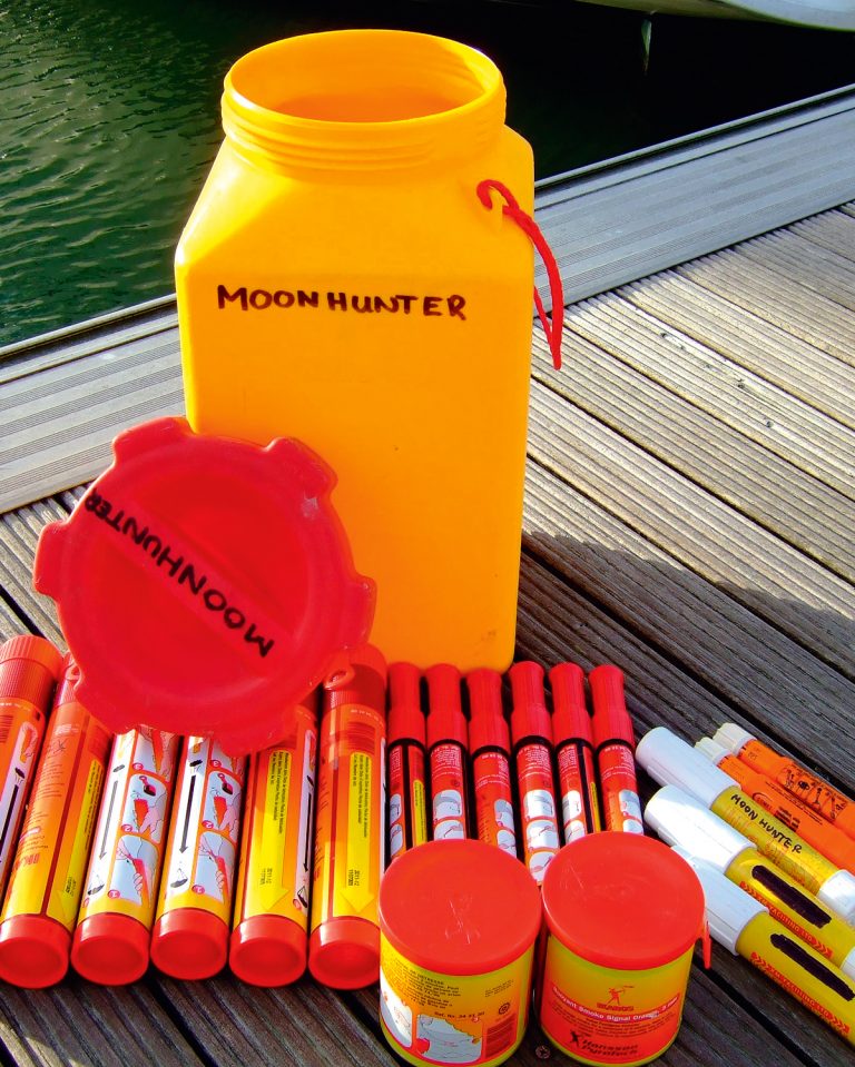 Are pyrotechnics still the best boat flares? Modern alternatives explained