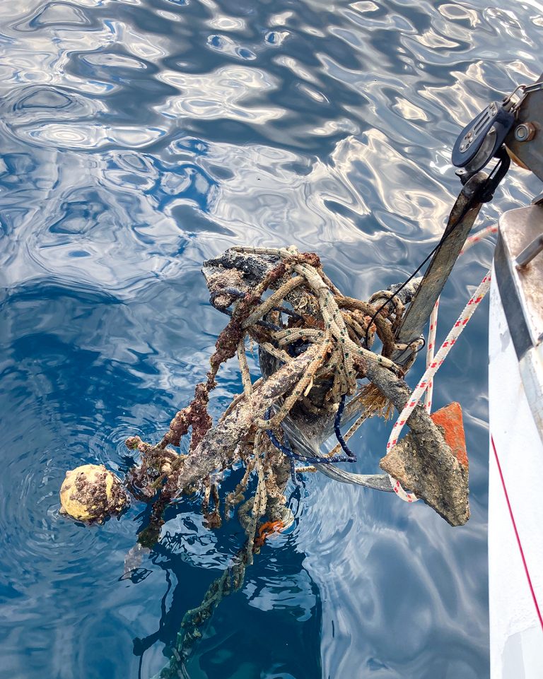 Anchoring a boat How to weigh anchor on a yacht without a windlass