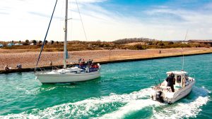 boat-etiquette-underway-PBO275.etiquette_underway.wash_2g5yx8w_alamy