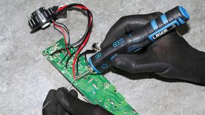 cordless-soldering-iron-laser-8273-in-use