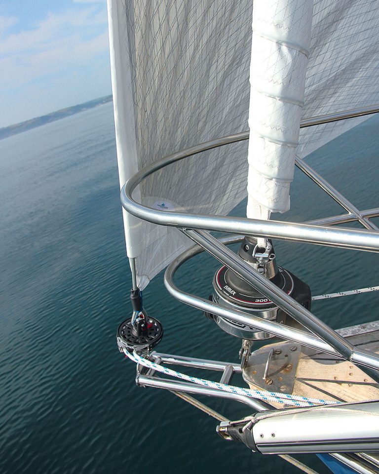 9 expert sailing techniques to help you sail better, faster and safer