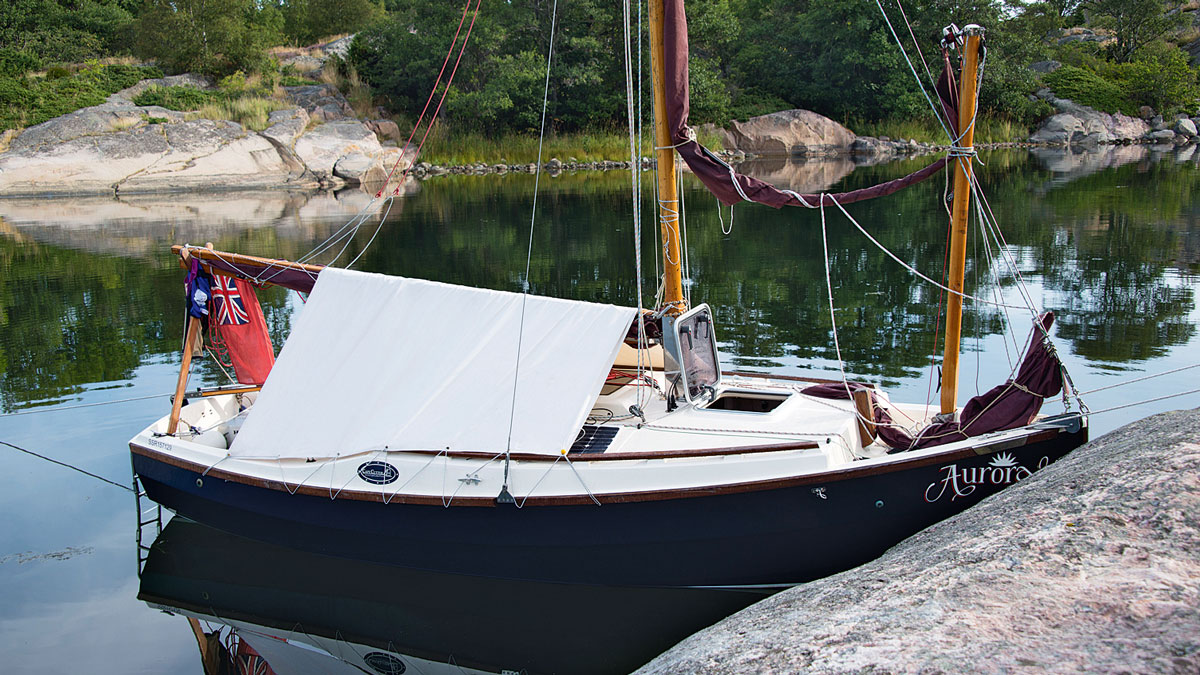 A boom cover fitted on a boat