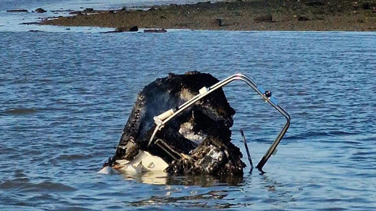 'I didn’t know what was going to explode'. Family escape boat fire