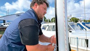Feeding a mast cable up a mast