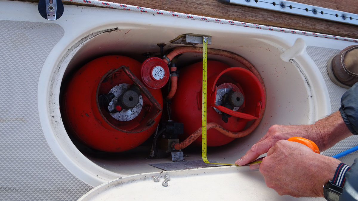 Island Packet 320 gas locker