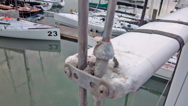 damaged spreaders of a mast