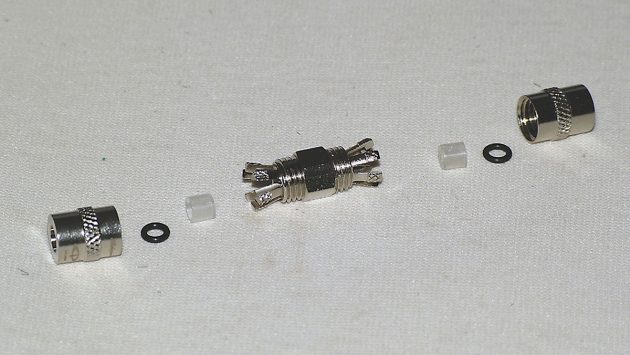 1. Here it is,laid out in order of assembly from left to centre: backing nut–cable seal–insulator–body.There is a pin inside the body that passes into the inner cable when assembled.