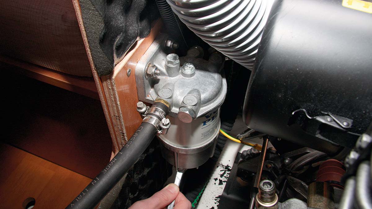 PBO293.experts.833_diesel_service_primary_filter_cmyk