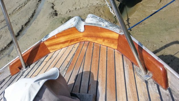 A wooden toe rail on a yacht