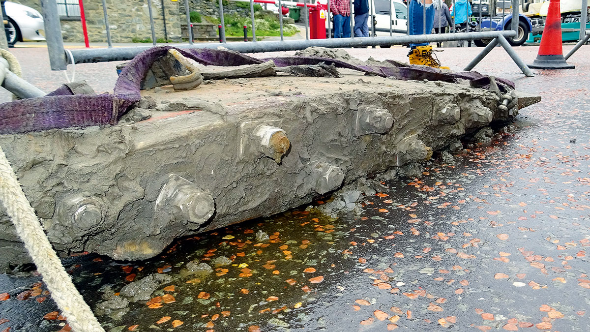 Osmosis on a boat that has caused the keel to fall off the boat hull