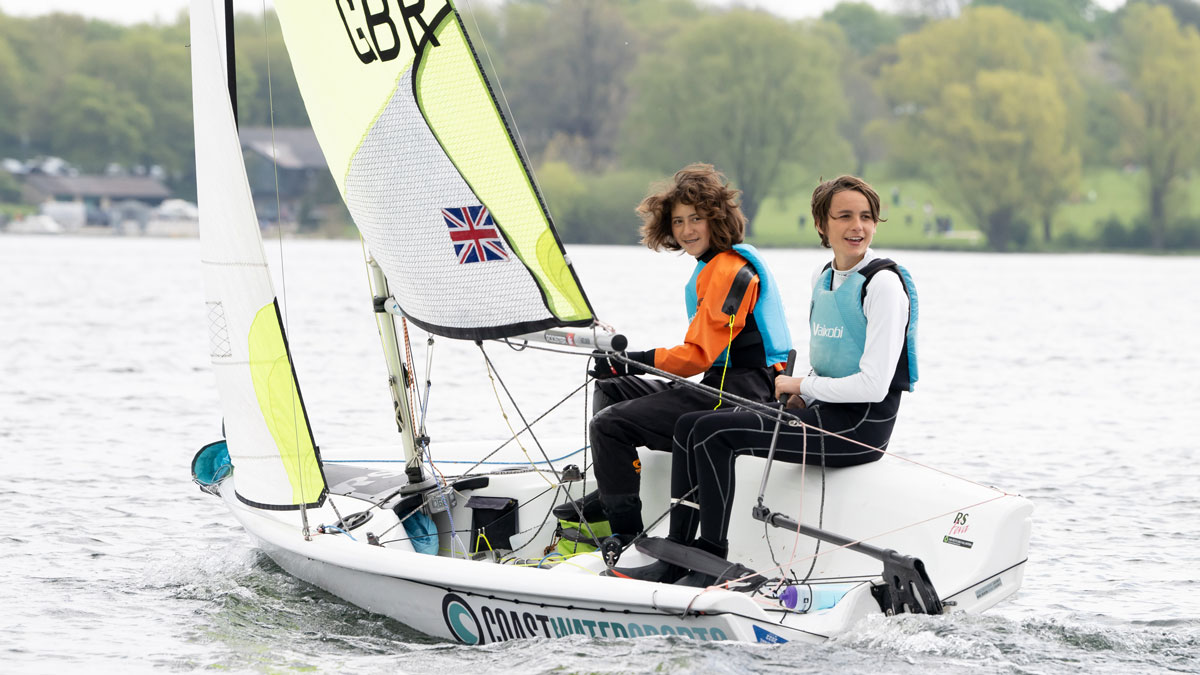 Young people sailing a dinghy