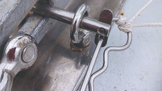 Anchor secure with a R clip on a boat