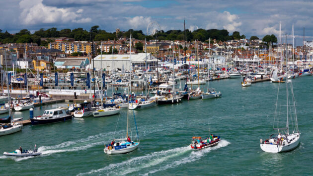 Boats, powerboaters and jet skier leaving Cowes harbour