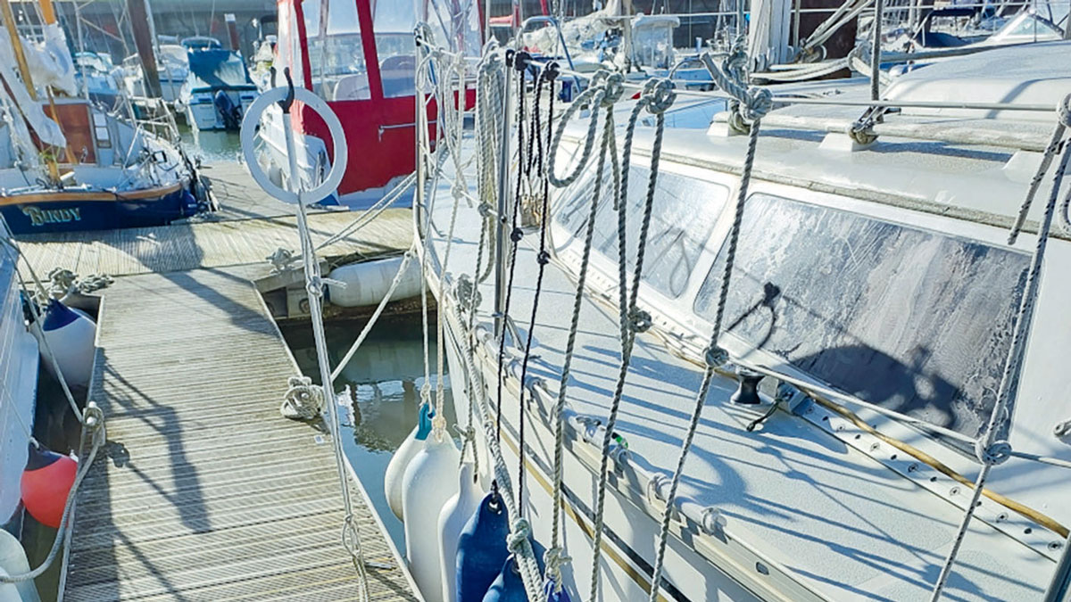 A hoop on a pole used for easy marina mooring