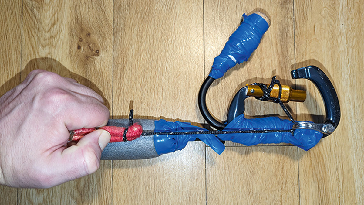 A quick release mechanism on a dinghy spinnaker pole