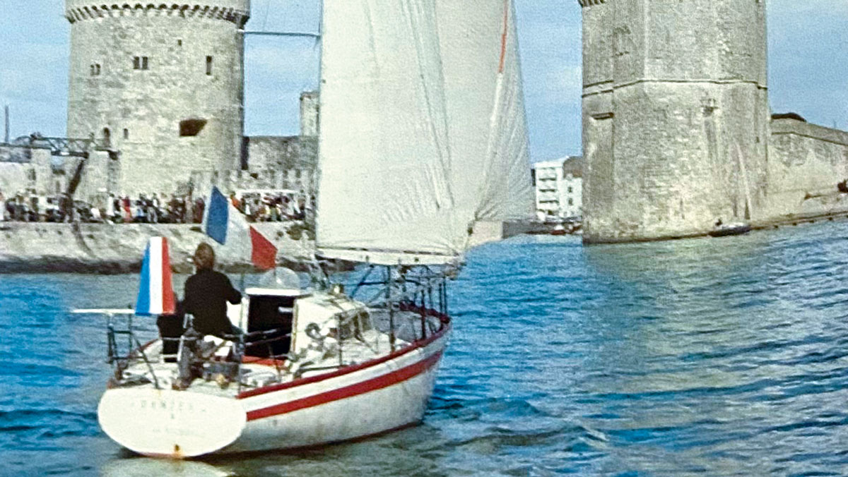 The yacht Damien returning to La Rochelle