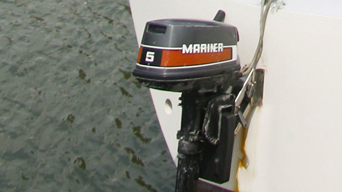 An outboard engine on the back of a yacht