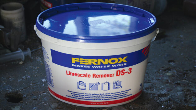 A tub of Fernox DS3