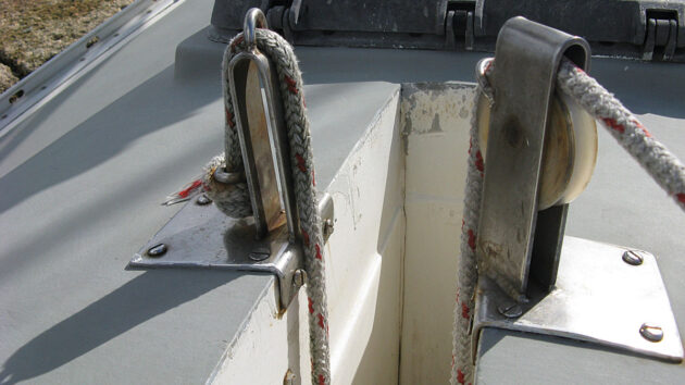Lines and pullies on a boat to lift a keel