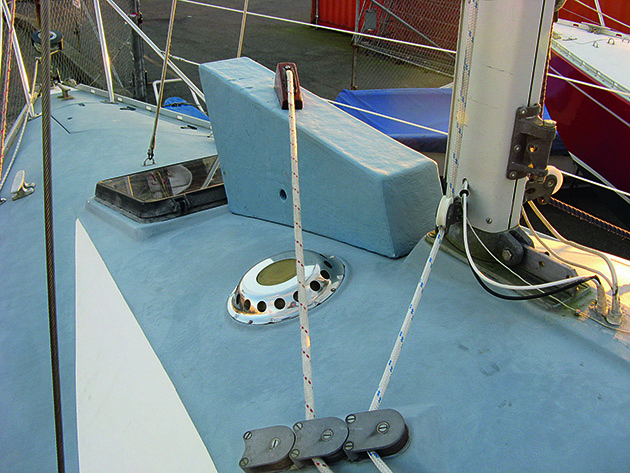 Lines for a lifting keel on a boat