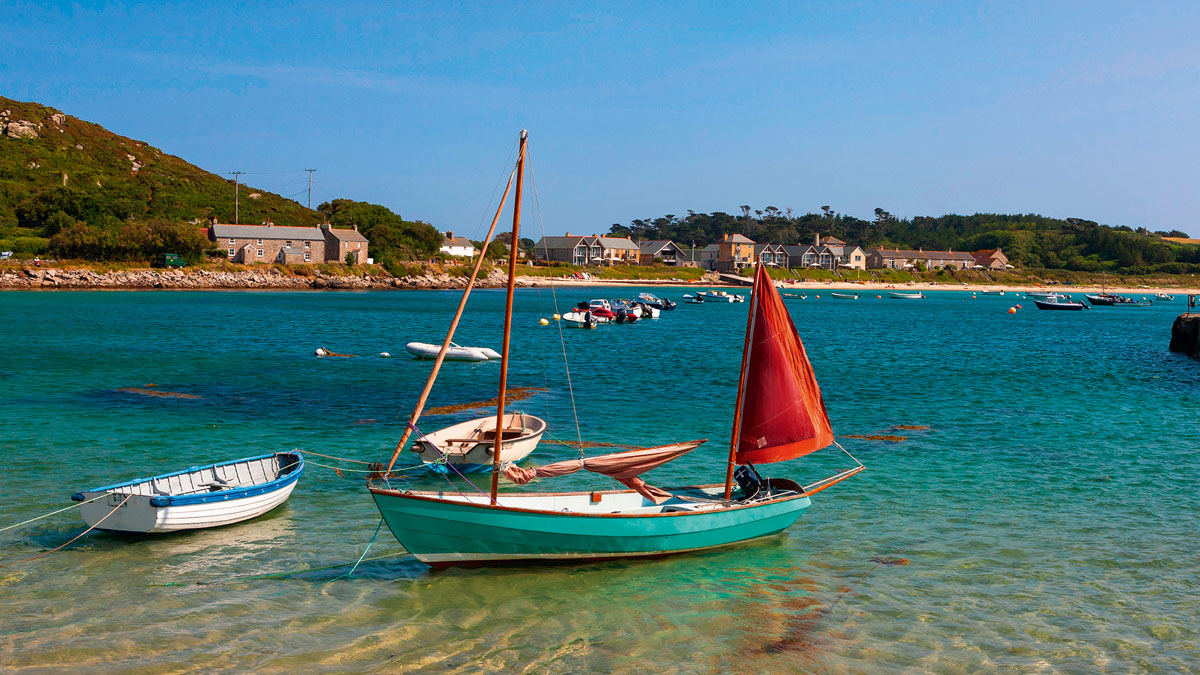Drascombe and Devon Luggers berthed on sand