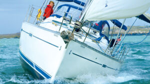 A woman at the helm of the Beneteau Oceanis 393