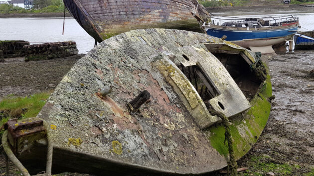 A badly degraded abandoned boat. Credit: John Summerscales