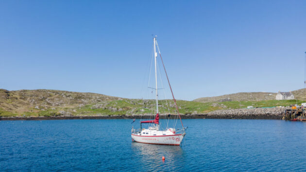 Vancouver 27 yacht Trilleen at anchor in Arcairseid Mhor, Eriskay