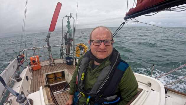 Solo sailor Ian Wyllie aboard his Vancouver 27 Trilleen