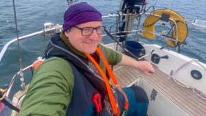 Solo sailor Ian Wyllie aboard his Vancouver 27 Trilleen