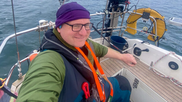 Solo sailor Ian Wyllie aboard his Vancouver 27 Trilleen