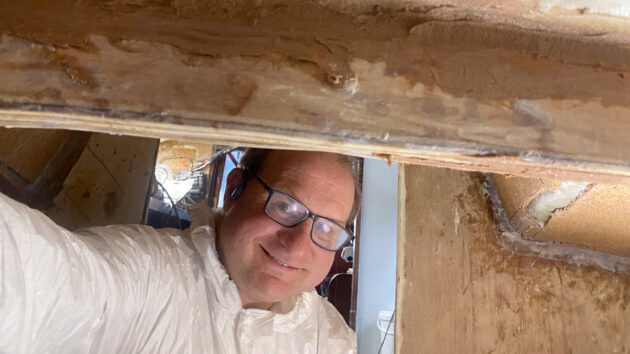 Solo sailor Ian Wyllie restoring his Vancouver 27 Trilleen
