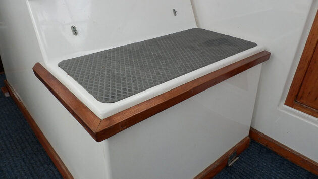 A forward support rail for a berth on a boat