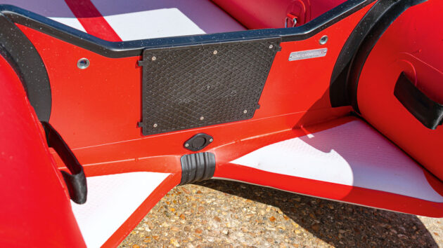 Inflatable floor on a boat