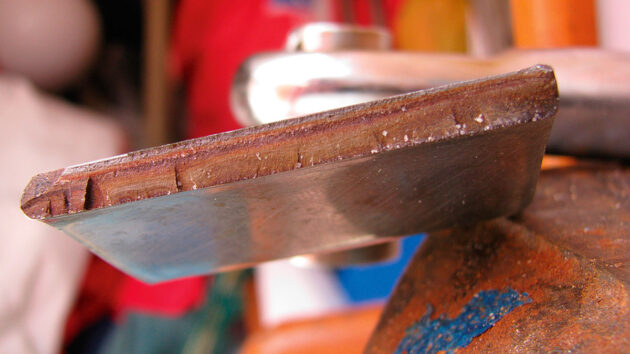 Failure of a shroud tang on a mast