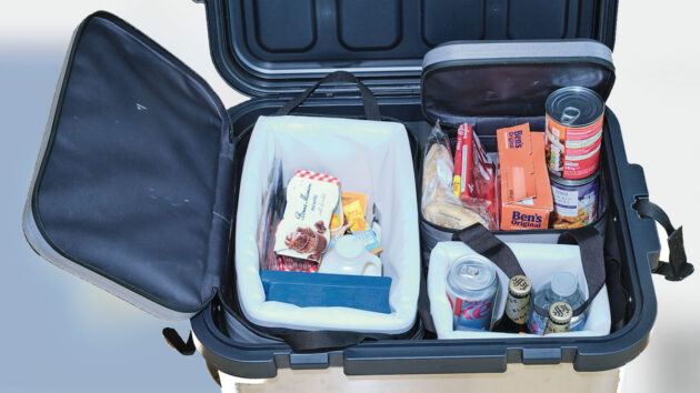 Food and drinks in a Dometic GO box