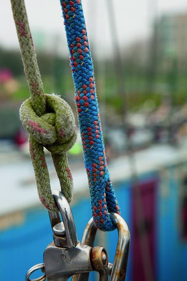 Running rigging on a yacht
