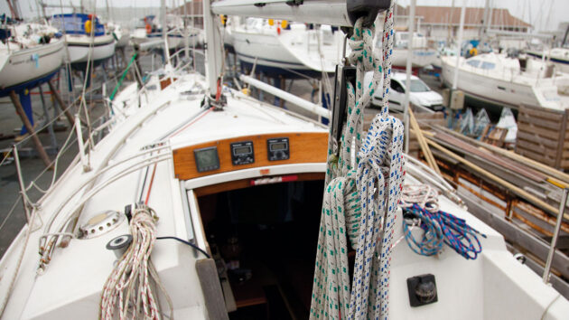 New running rigging on a yacht