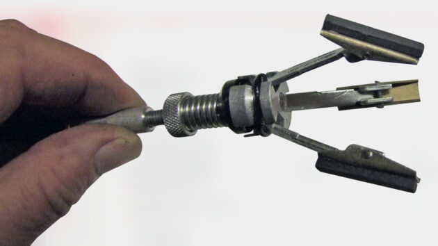 A glaze busting tool