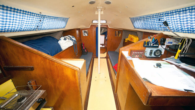 Saloon of the Hustler 25.5 yacht