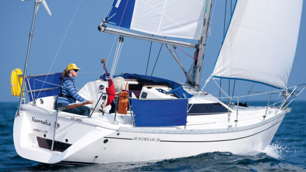 A woman helming the Jeanneau Sun Dream 28