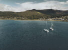 Yachts sailing in Brodick Bay, in the Clyde, Scotland. Credit: Volodymyr Goinyk/Alamy