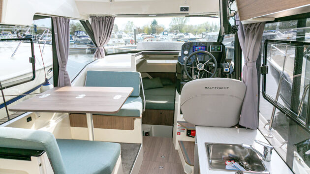 Helming station on a SunCamper 31 boat