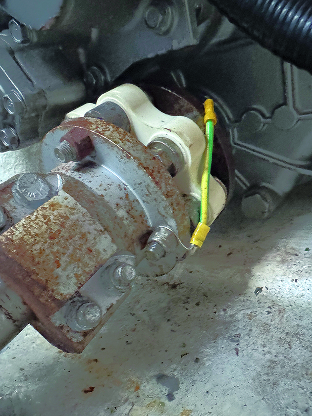 A coupling wire on a boat