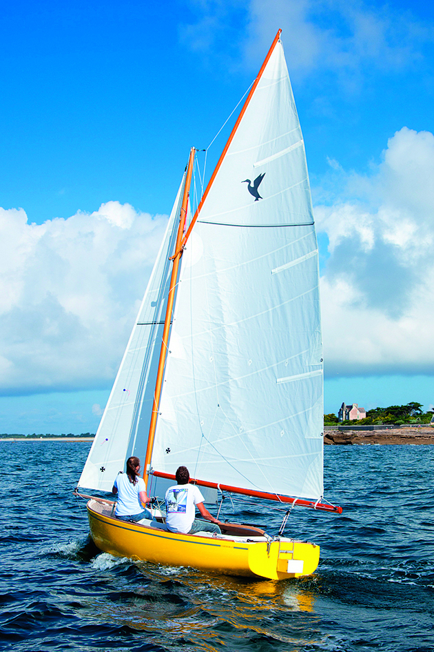 A Cormoran boat with two crew on boardbeats out of Le Guilvinec.