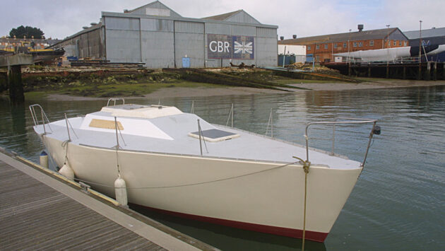 A boat next to a pontoon with no deck gear