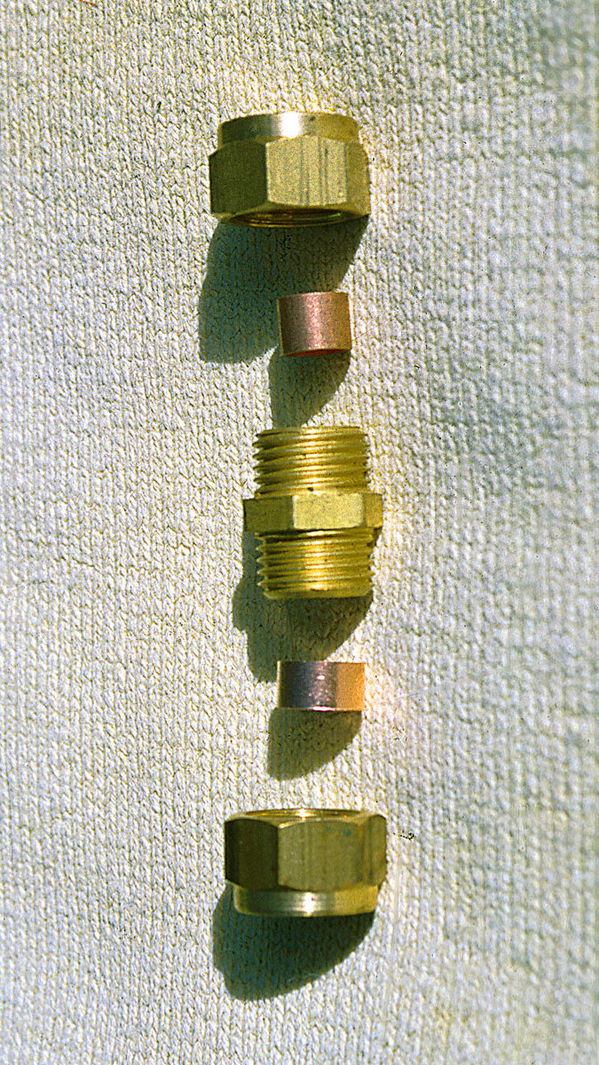 Assembly of a compression joint